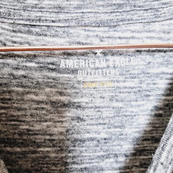American Eagle Gray Space Dye Core Flex Classic Fit V Neck Tee Shirt Size XL - Picture 5 of 8